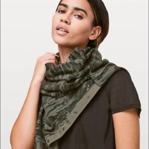 Lululemon infinity scarf